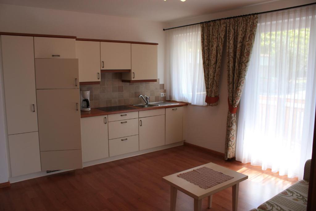 Appartement Tschivon Schenna Bilik gambar